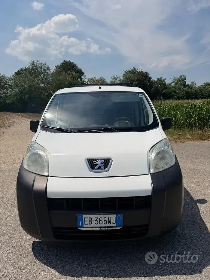 Usata Peugeot Bipper 68 CV (50 kW) 2010 Bianco Monovolume