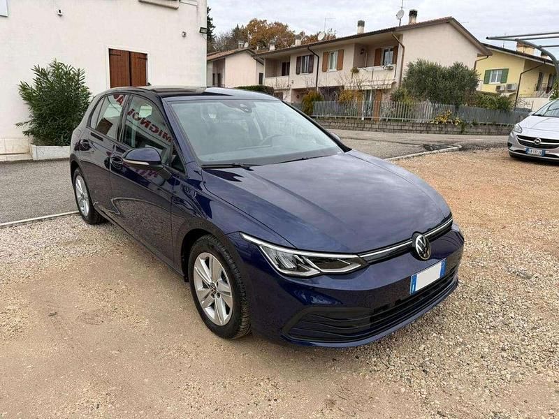 Usata VW Golf VIII Life 116 CV (85 kW) 2022 Blu Berlina