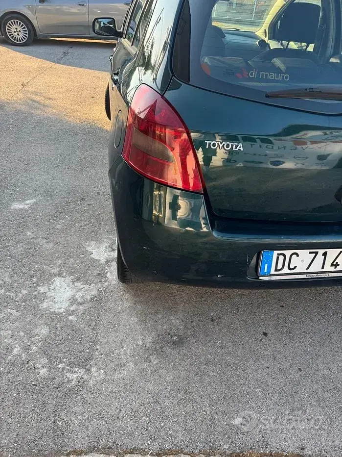 Usata Toyota Yaris Sol 90 CV (66 kW) 2006 Verde Berlina