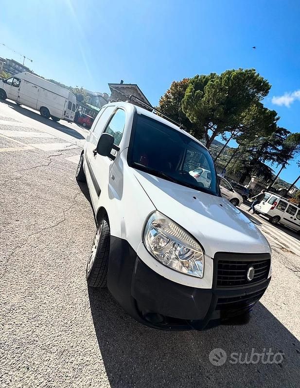 Begagnad Fiat Doblò 75 HK (55 kW) 2007 Vit Minibuss