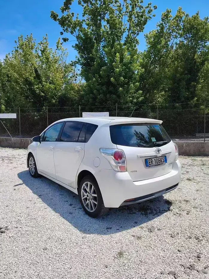 Usata Toyota Verso Active 124 CV (91 kW) 2013 Bianco Monovolume