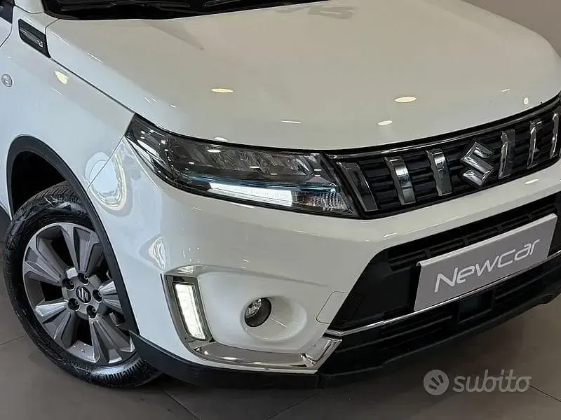 Usata Suzuki Vitara 129 CV (94 kW) 2023 Bianco SUV