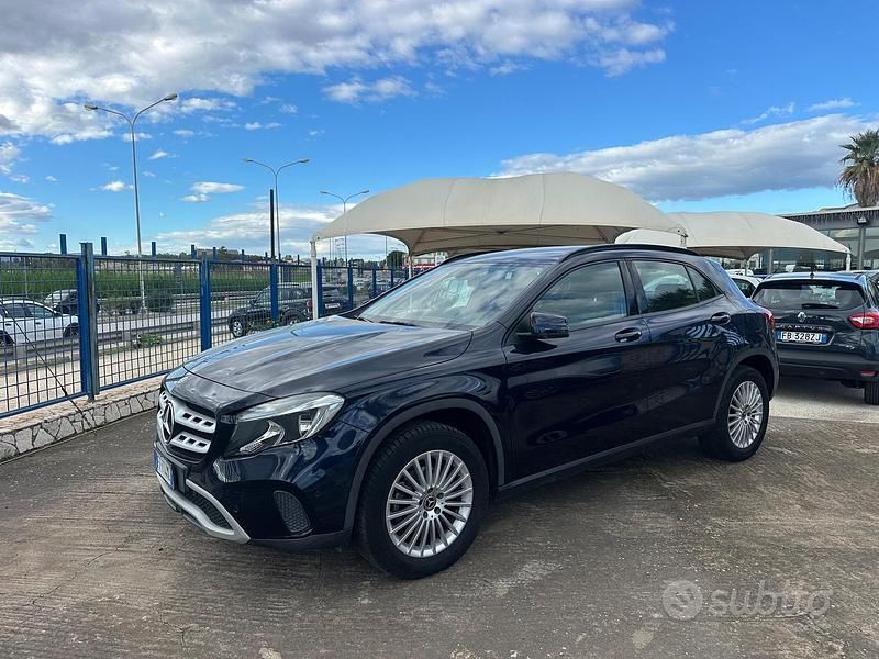 Blu Usata 2018 Mercedes GLA200 Executive SUV | 18.600 € (Buon prezzo) - Immagine 1/4