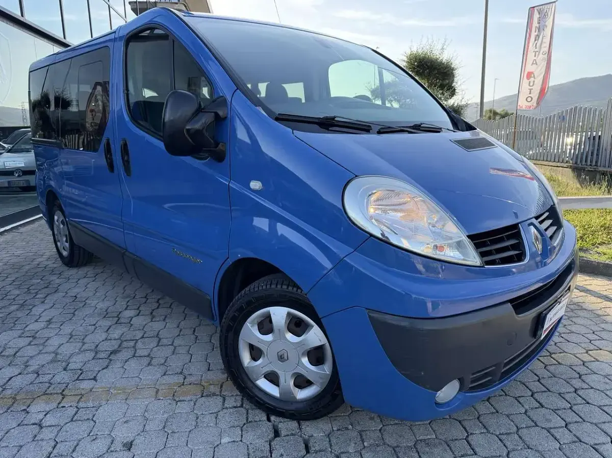 Usata Renault Trafic 114 CV (83 kW) 2014 Blu/azzurro Monovolume