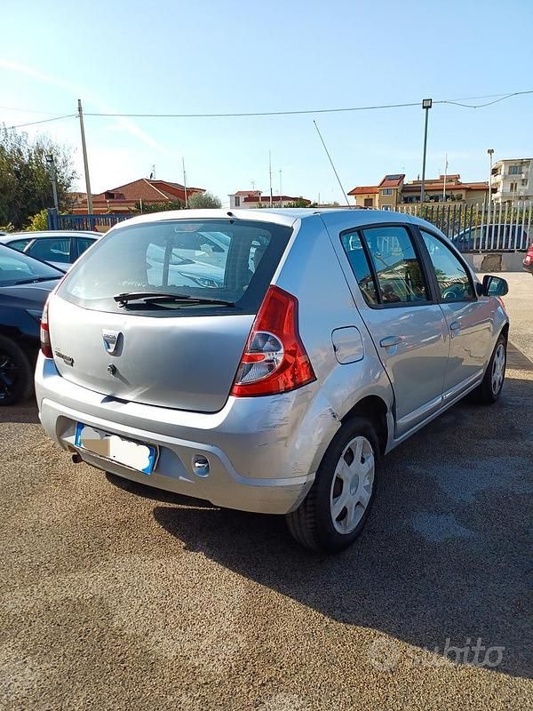 Usata Dacia Sandero 75 CV (55 kW) 2010 Grigio Berlina
