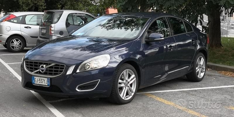 Usata Volvo S60 136 CV (100 kW) 2011 Blu Berlina