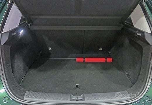 Nero Nuova 2025 MG ZS Luxury SUV | 24.900 € (Buon prezzo) - Immagine 1/2