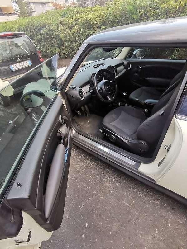 Occasion Mini Cooper D 111 ch (81 kW) 2011 Blanc Citadine