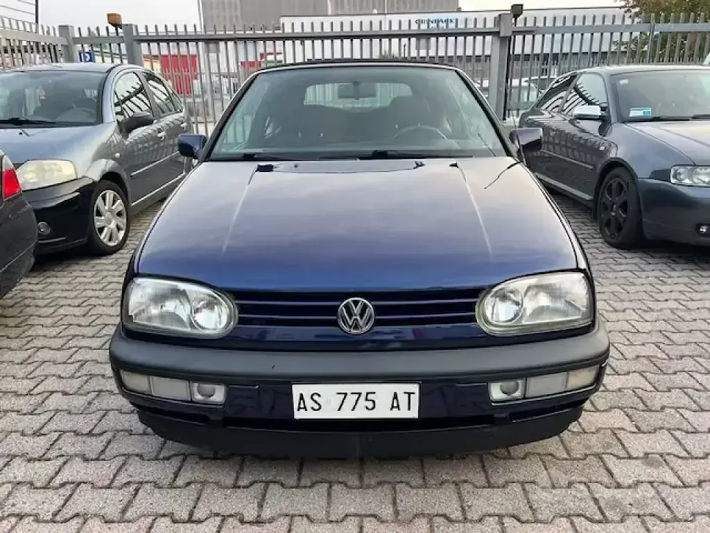 Usado VW Golf Cabriolet Sport 101 HP (74 kW) 1997 Azul Cabrios