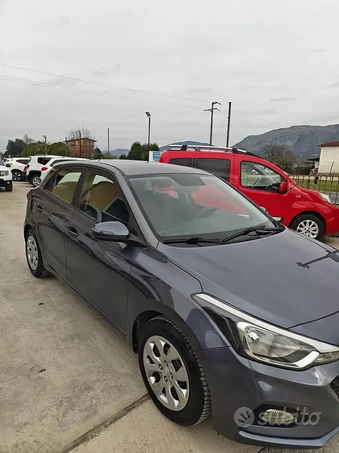 Usata Hyundai i20 73 CV (53 kW) 2019 Blu Utilitaria