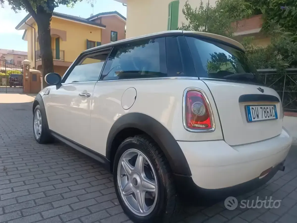 Usata Mini ONE 75 CV (55 kW) 2009 Beige Utilitaria
