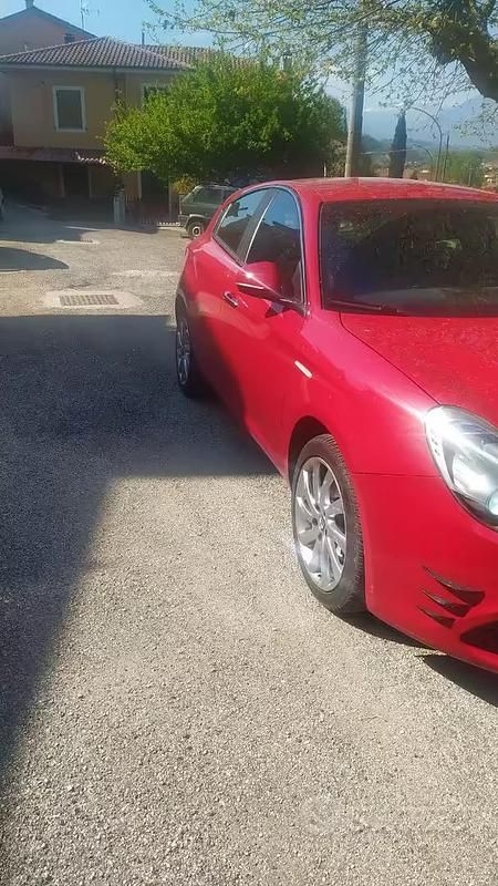 Usata Alfa Romeo Giulietta Distinctive 120 CV (88 kW) 2016 Rosso Utilitaria