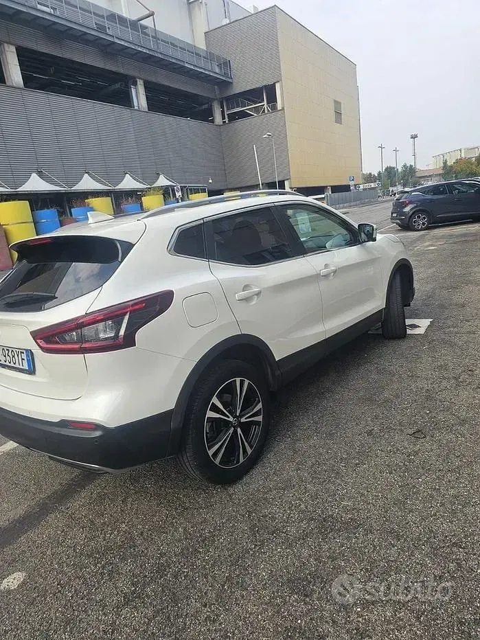 Usata Nissan Qashqai N-Connecta 140 CV (102 kW) 2021 Bianco SUV