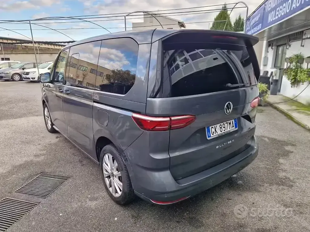 Usata VW Multivan Life 150 CV (110 kW) 2022 Antracite Monovolume