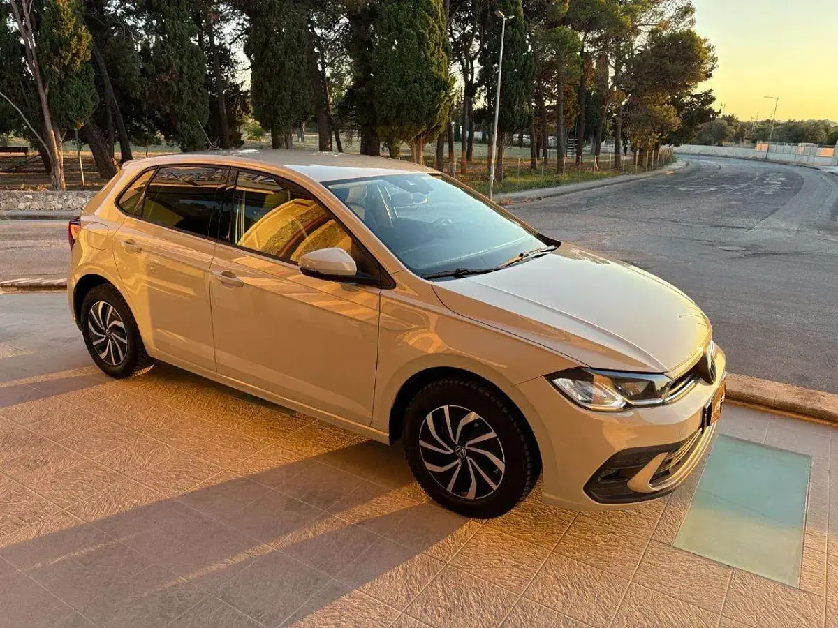 Usata VW Polo Life 95 CV (69 kW) 2022 Grigio Utilitaria