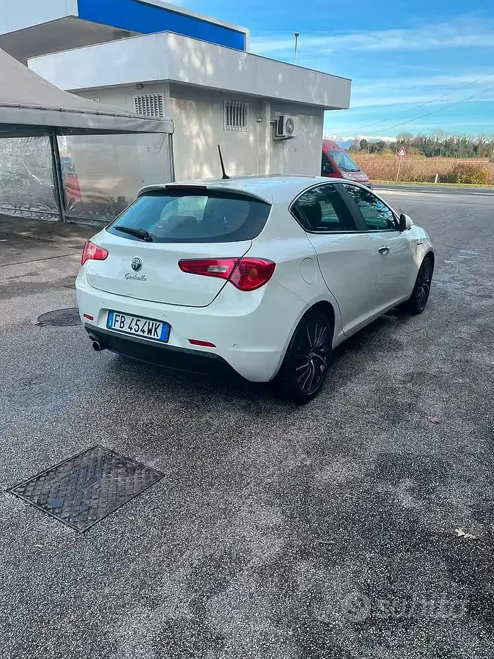 Usata Alfa Romeo Giulietta 105 CV (77 kW) 2016 Bianco Utilitaria