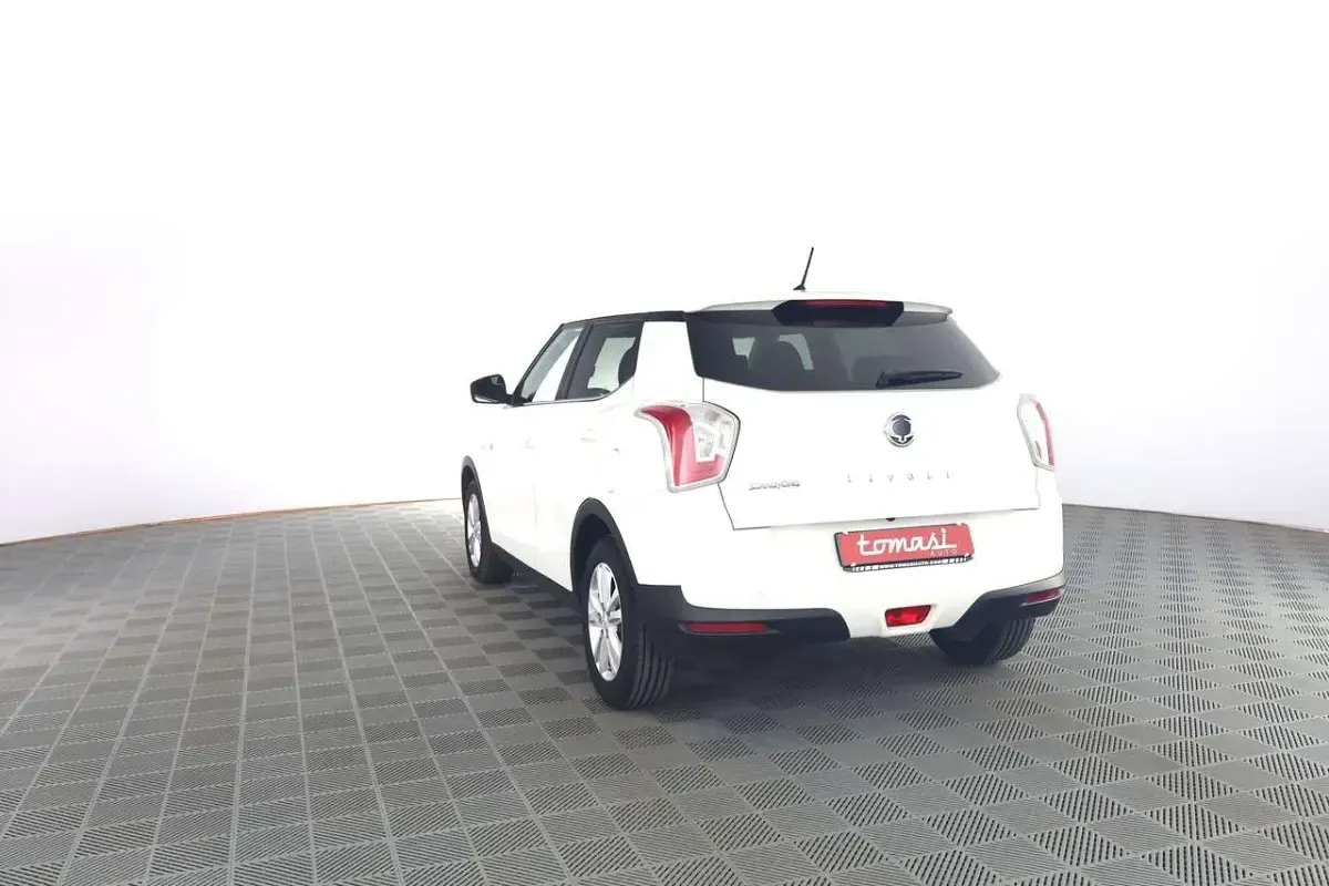 Usata SsangYong Tivoli 114 CV (83 kW) 2018 Grand white SUV
