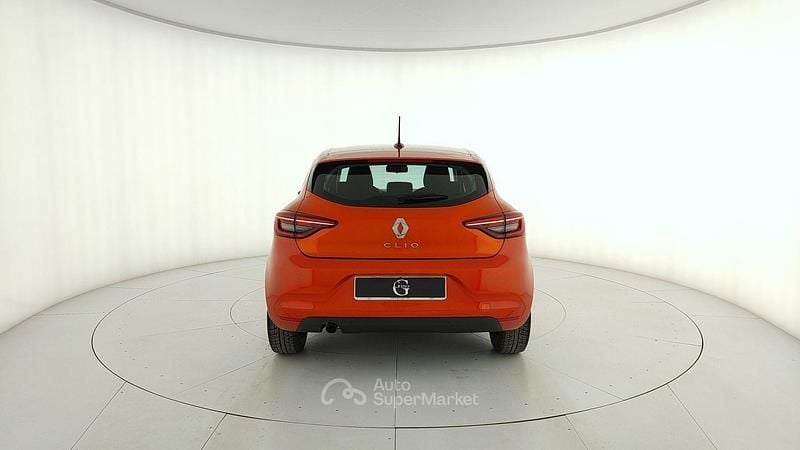 Usata Renault Clio V SE 67 CV (49 kW) 2022 Arancione Berlina