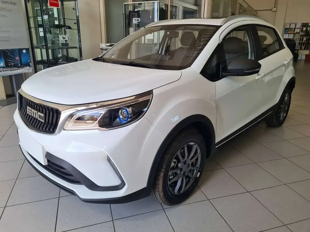 Nuova EMC QUATTRO 103 CV (75 kW) 2026 Bianco SUV