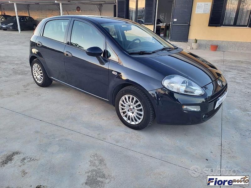 Usata Fiat Punto Street 95 CV (69 kW) 2017 Blu Utilitaria