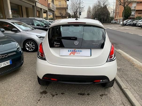 Usata Lancia Ypsilon Silver 69 CV (50 kW) 2020 Bianco Utilitaria
