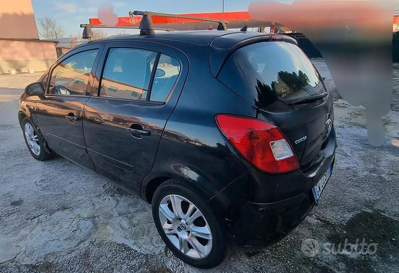 Usata Opel Corsa 90 CV (66 kW) 2007 Nero Berlina