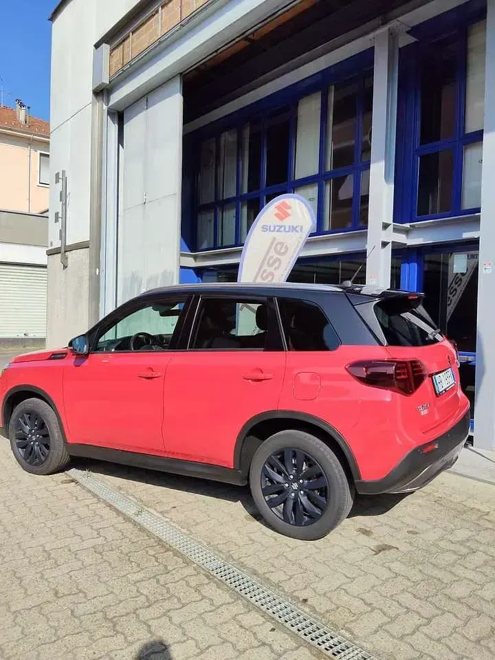 Usata Suzuki Vitara 109 CV (80 kW) 2026 Rosso SUV