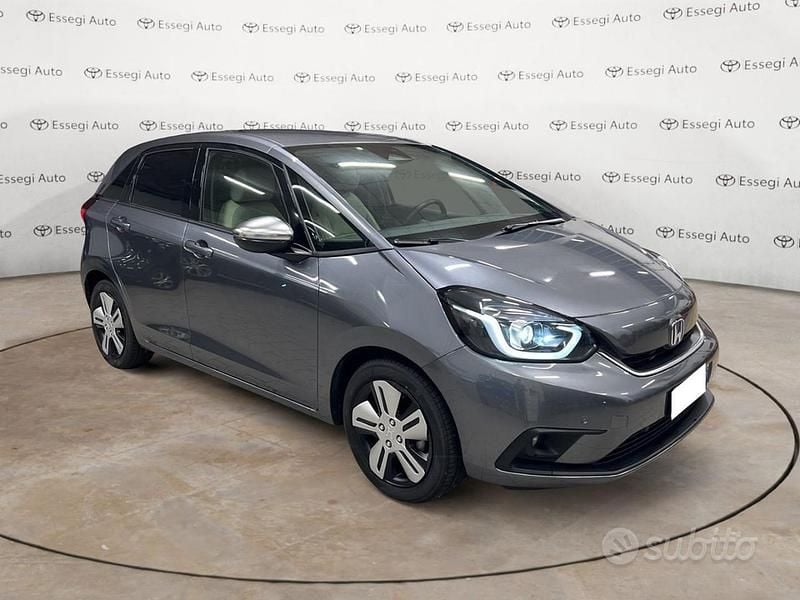 Usata Honda Jazz Executive 98 CV (72 kW) 2022 Grigio Utilitaria