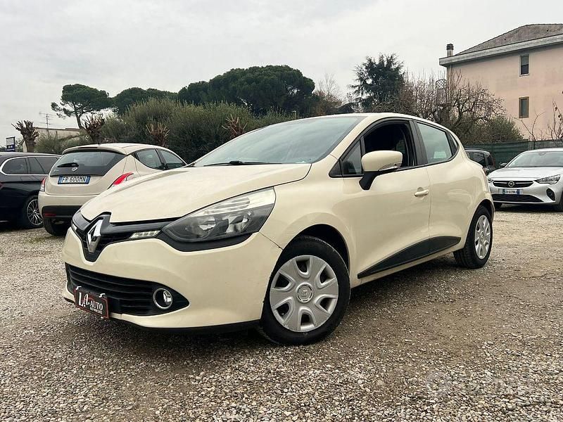 Usata Renault Clio IV 75 CV (55 kW) 2015 Beige Berlina