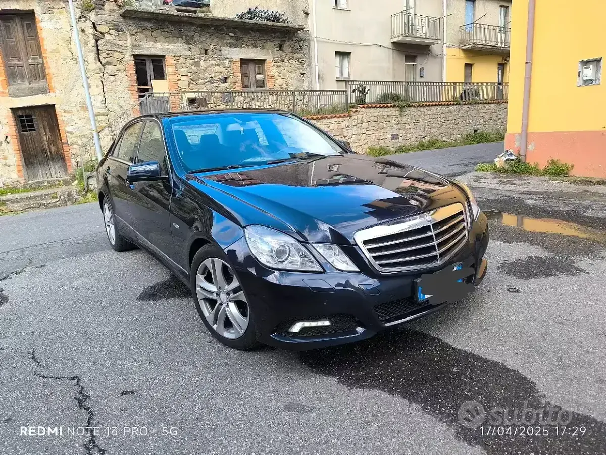Usata Mercedes E250 204 CV (150 kW) 2010 Blu Berlina