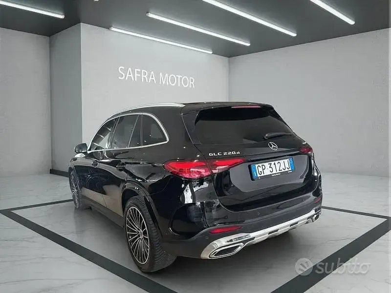 Usata Mercedes GLC220 AMG line 197 CV (144 kW) 2023 Nero SUV