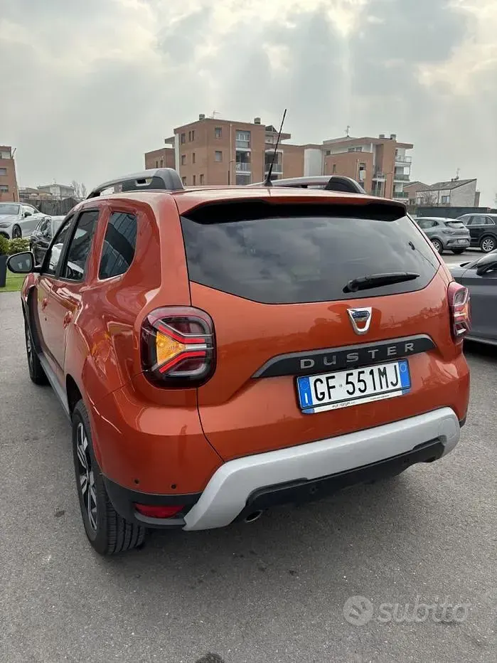 Usata Dacia Duster Prestige 101 CV (74 kW) 2021 Arancione SUV