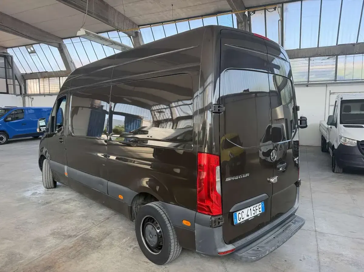 Usata Mercedes Sprinter 114 CV (83 kW) 2020 Marrone Furgone