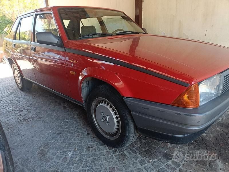 Usata Alfa Romeo 75 110 CV (80 kW) 1985 Rosso Berlina