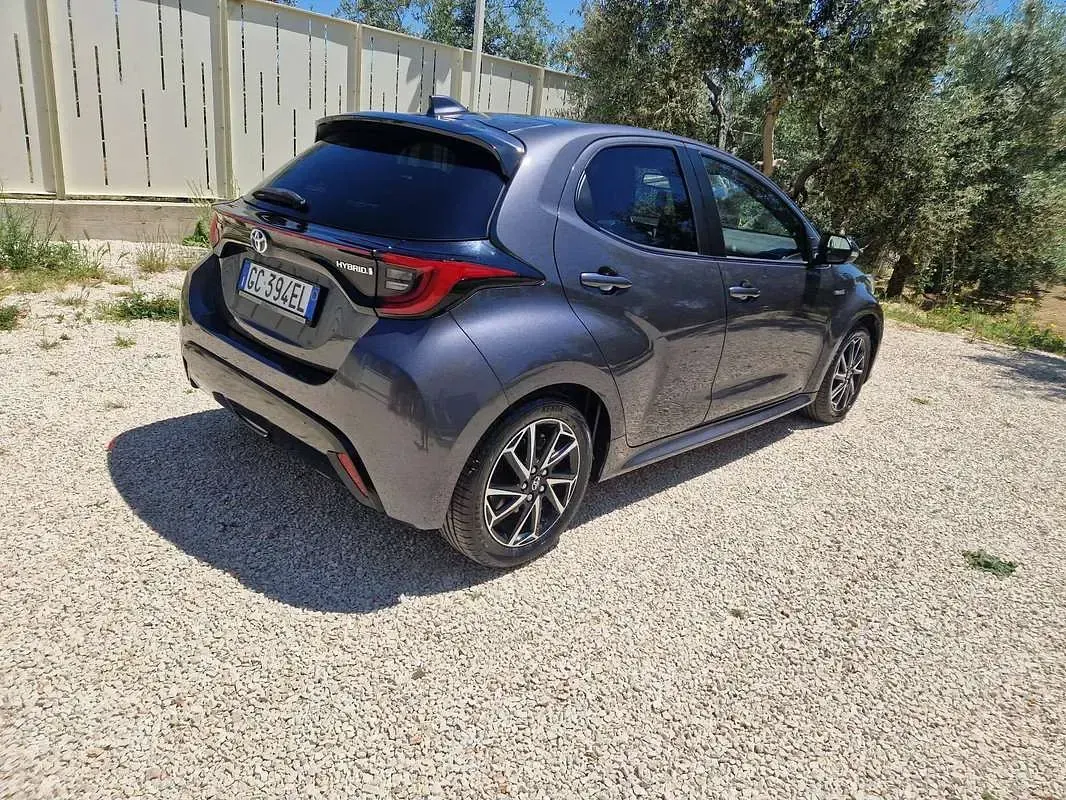 Usata Toyota Yaris Hybrid Lounge 92 CV (67 kW) 2020 Berlina