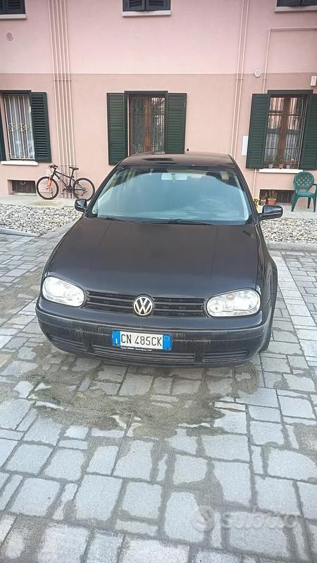Usata VW Golf IV 90 CV (66 kW) 2001 Nero Berlina