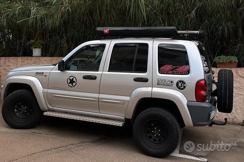 Usata Jeep Cherokee 80 CV (58 kW) 2004 Grigio SUV