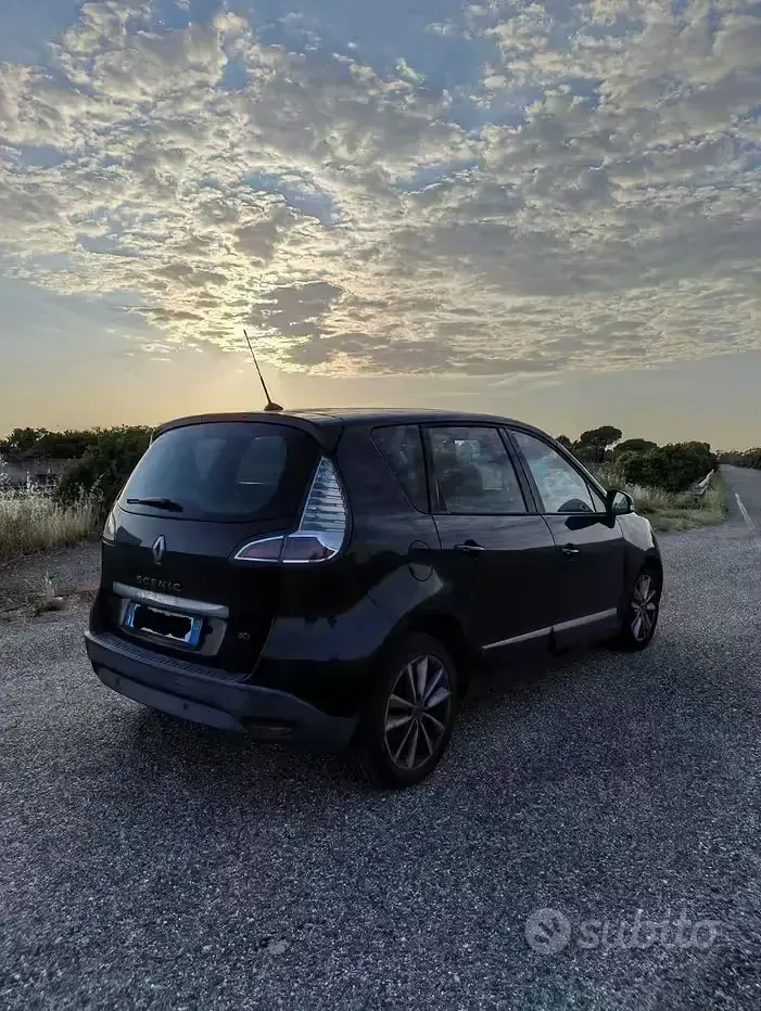 Usata Renault Scénic III 110 CV (80 kW) 2012 Nero Monovolume