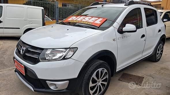 Gebraucht Dacia Sandero Prestige 90 PS (66 kW) 2015 Weiß Limousine
