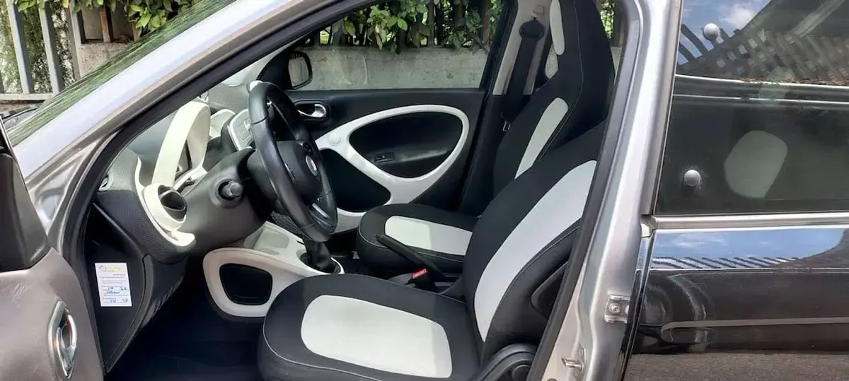 Usata Smart ForFour 71 CV (52 kW) 2015 Nero Utilitaria
