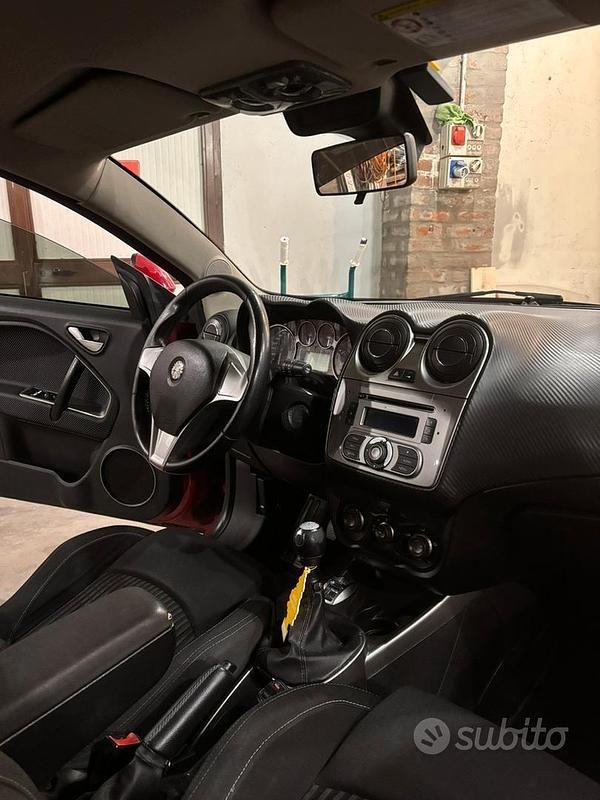 Second-hand Alfa Romeo MiTo Distinctive 79 CP (58 kW) 2009 Roșu Hatchback