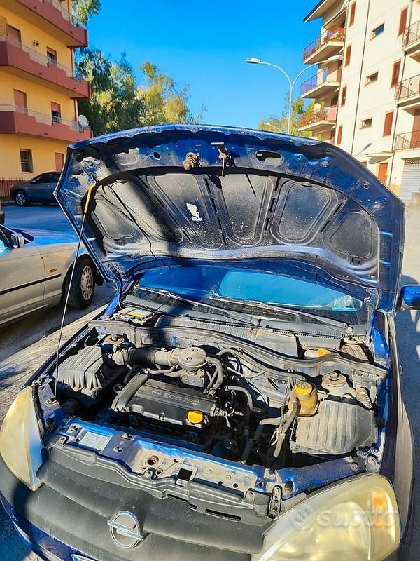 Usata Opel Corsa 2002 Blu Berlina