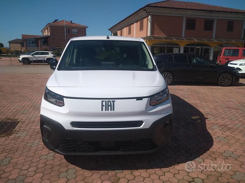 Usata Fiat Doblò 100 CV (73 kW) 2024 Bianco Monovolume