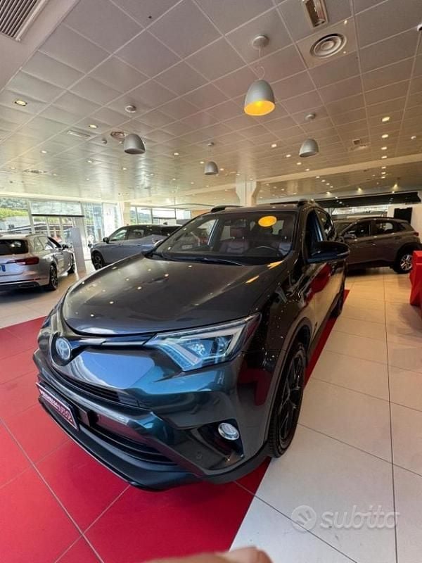 Grigio Usata 2018 Toyota RAV4 Hybrid Lounge SUV | 16.900 € (Buon prezzo) - Immagine 1/4