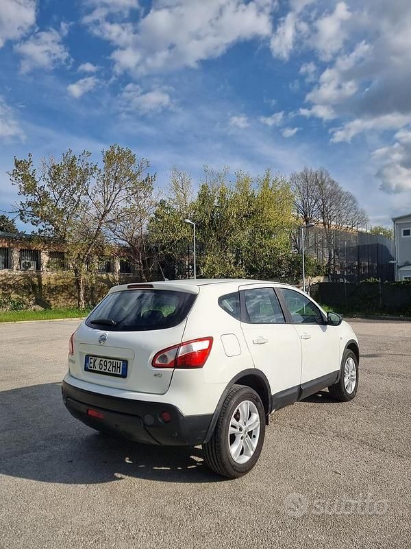 Usata Nissan Qashqai Tekna 150 CV (110 kW) 2011 Bianco SUV