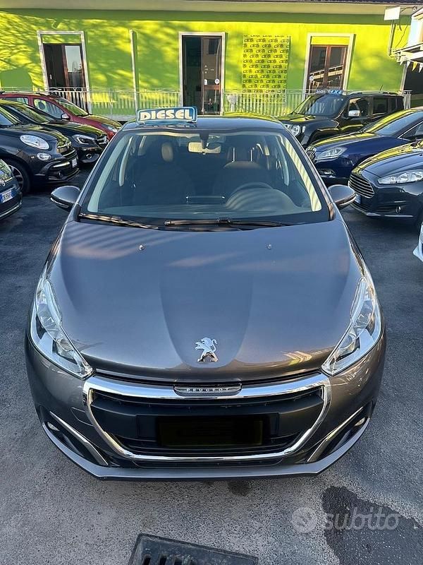 Grigio Usata 2018 Peugeot 208 Allure Due volumi | 5650 € (Ottimo prezzo) - Immagine 1/4