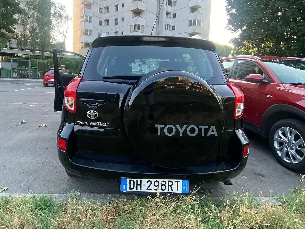 Usata Toyota RAV4 Luxury 136 CV (100 kW) 2007 Nero SUV