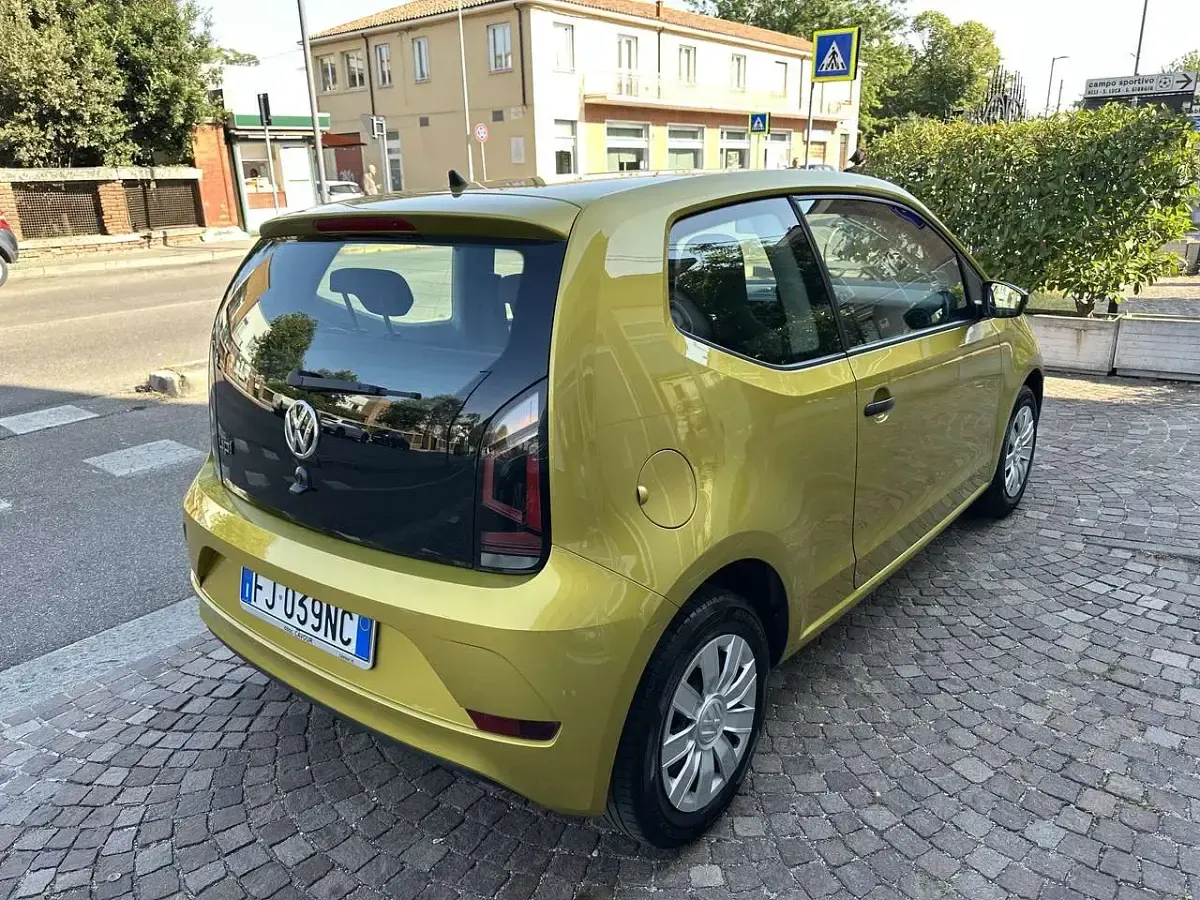 Usata VW up! 60 CV (44 kW) 2017 Honey yellow metallic Utilitaria