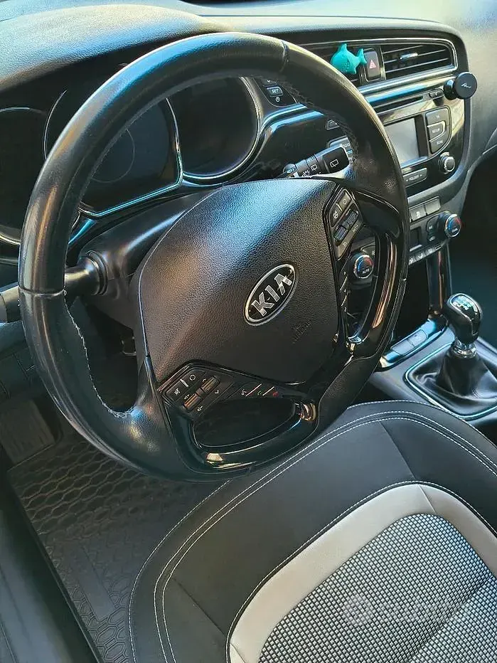 Begagnad Kia Ceed 110 HK (80 kW) 2018 Grå Halvkombi