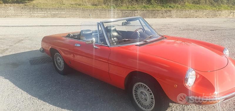 Usata Alfa Romeo Spider 128 CV (94 kW) 1982 Rosso Cabrio